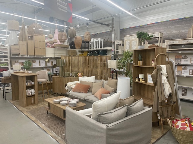 Présentation Magasin Bazarland Arès